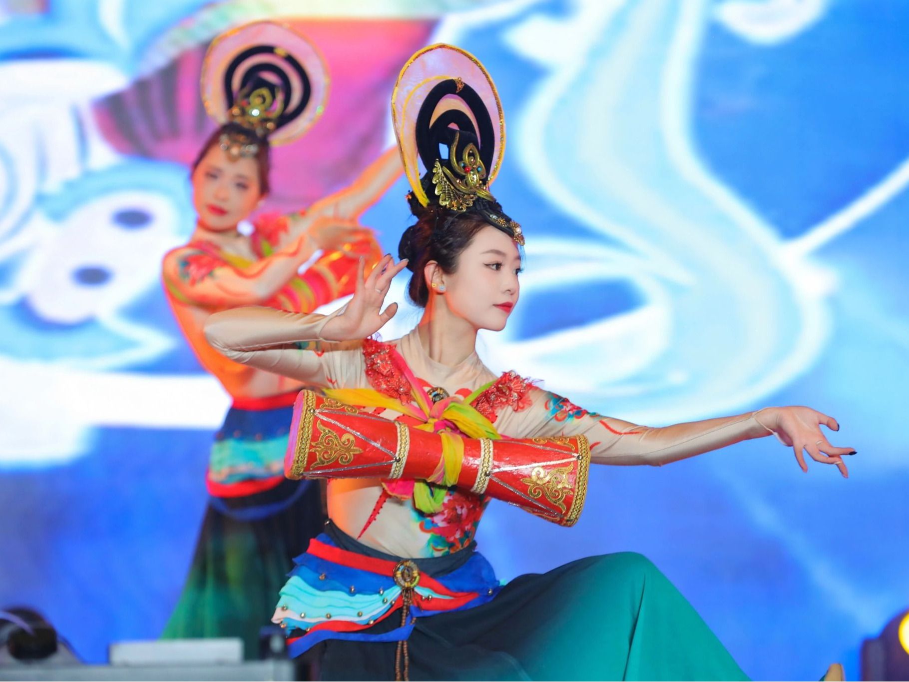 民族团结进步月启幕！高雅艺术“点燃”校园