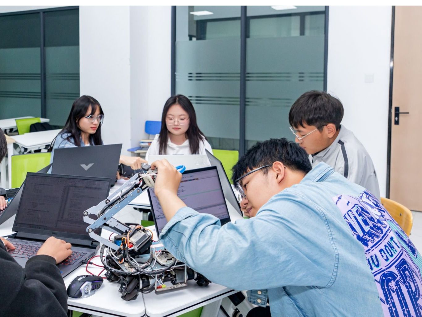 beat365在线唯一官网学子荣获20项殊荣，位列省内同类院校第一