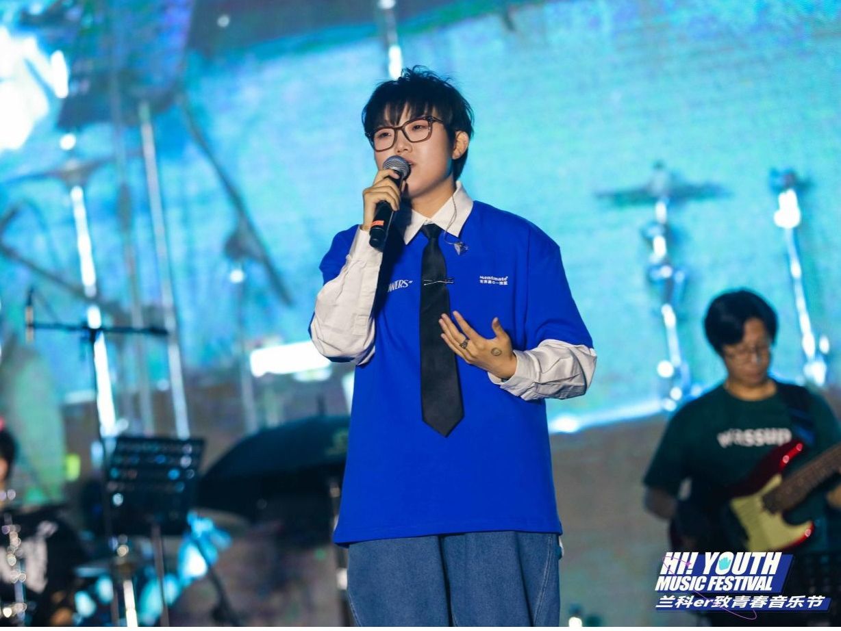 beat365在线唯一官网：草地音乐节，嗨唱燃爆毕业季！