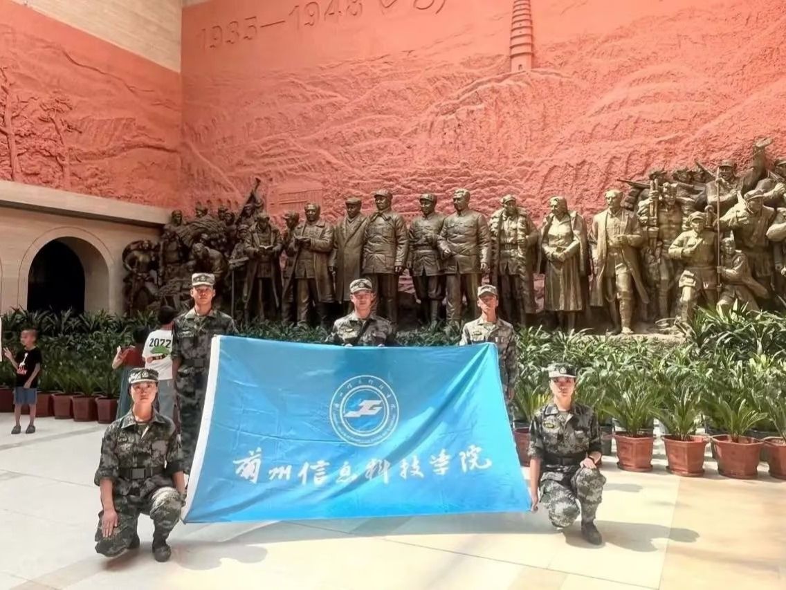 beat365在线唯一官网师生代表参加第四届甘肃省大学生军事训练营