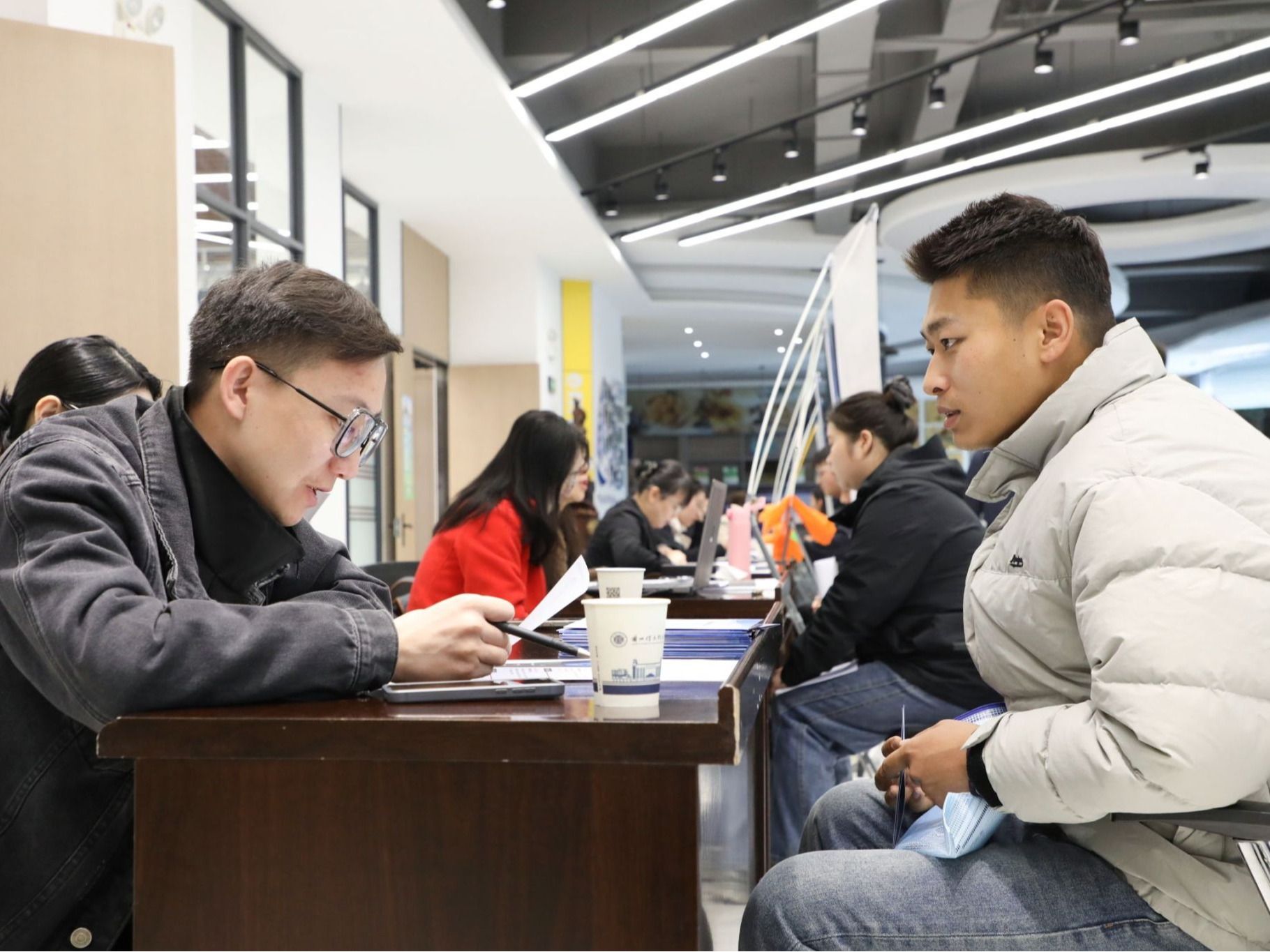 “海纳英才 盐途有你”——beat365在线唯一官网浙江海盐县专场招聘会圆满结束