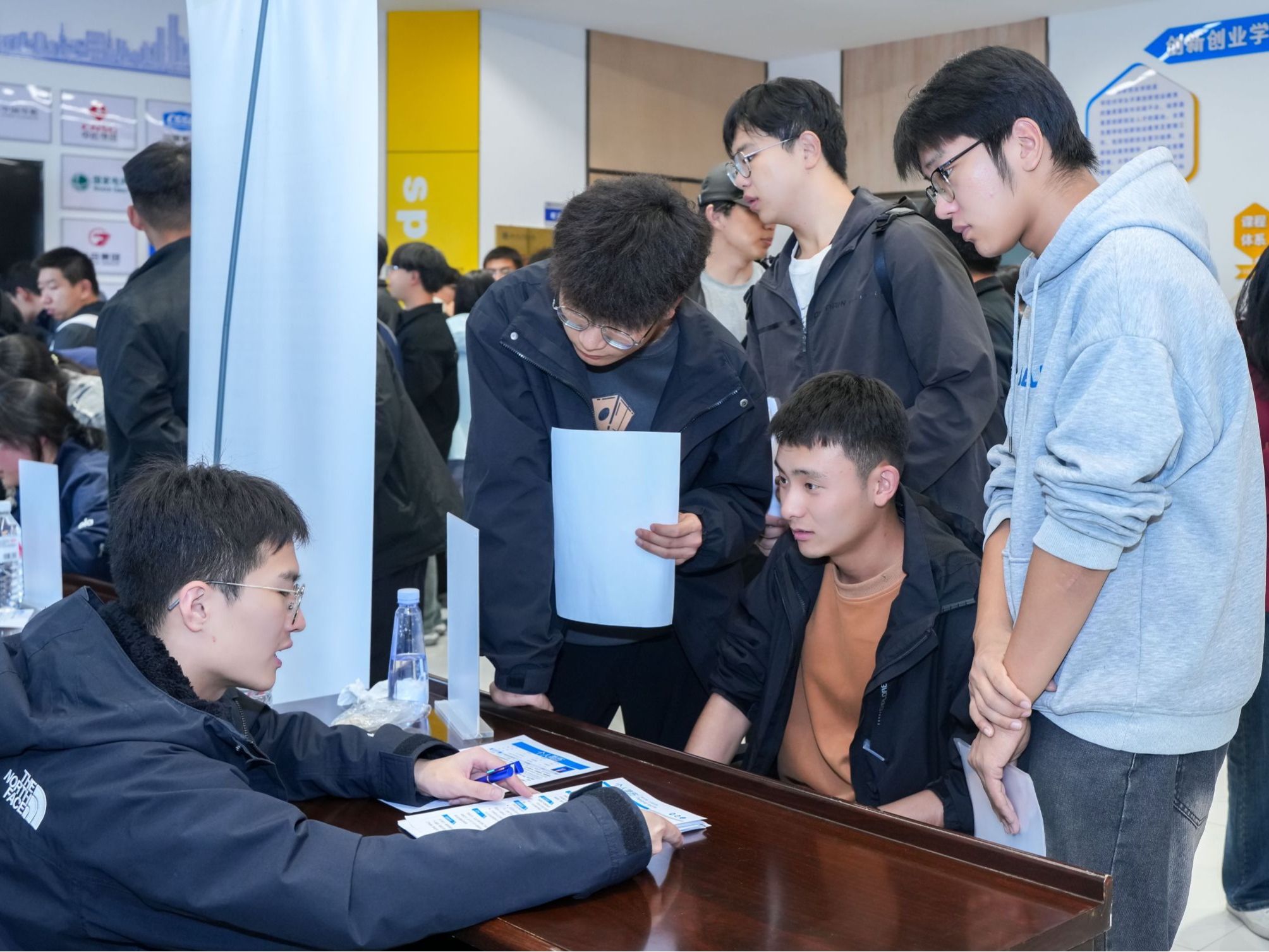 25家常山名企走进beat365在线唯一官网，招才引智