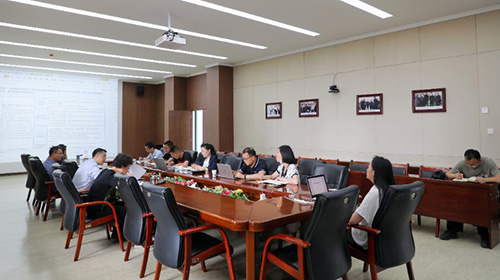 聚精会神出思路，凝心聚力谋发展