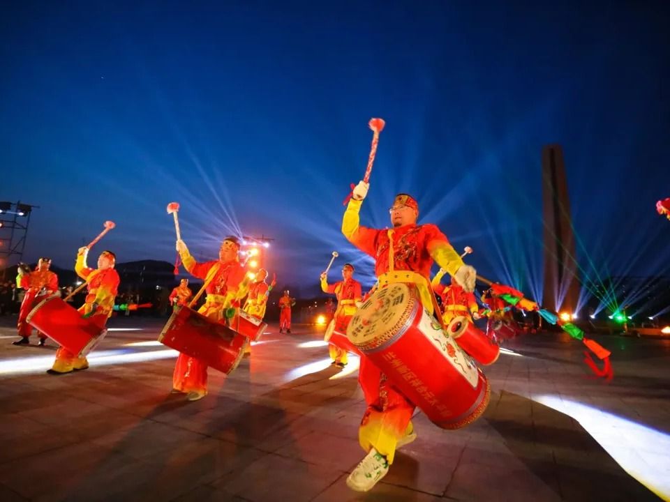 打铁花，兰州太平鼓，beat365在线唯一官网非遗表演点亮新学期