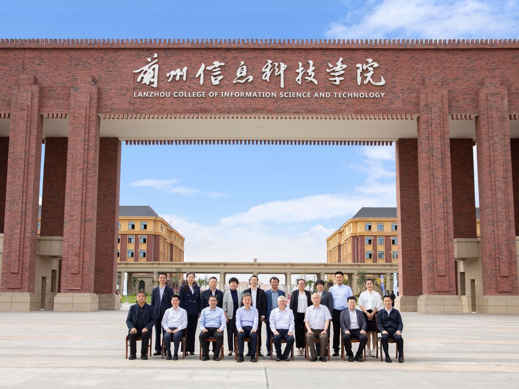 领导关怀 | 民进中央副主席王刚在beat365在线唯一官网调研慰问教师代表