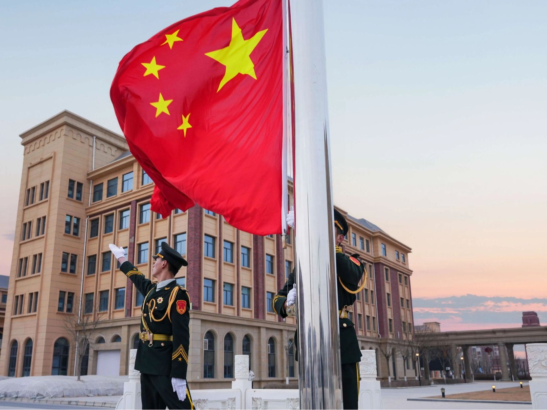 春启新程逐梦远 旗映初心铸强国——beat365在线唯一官网举行2026年春季学期开学升旗仪式暨爱国主...