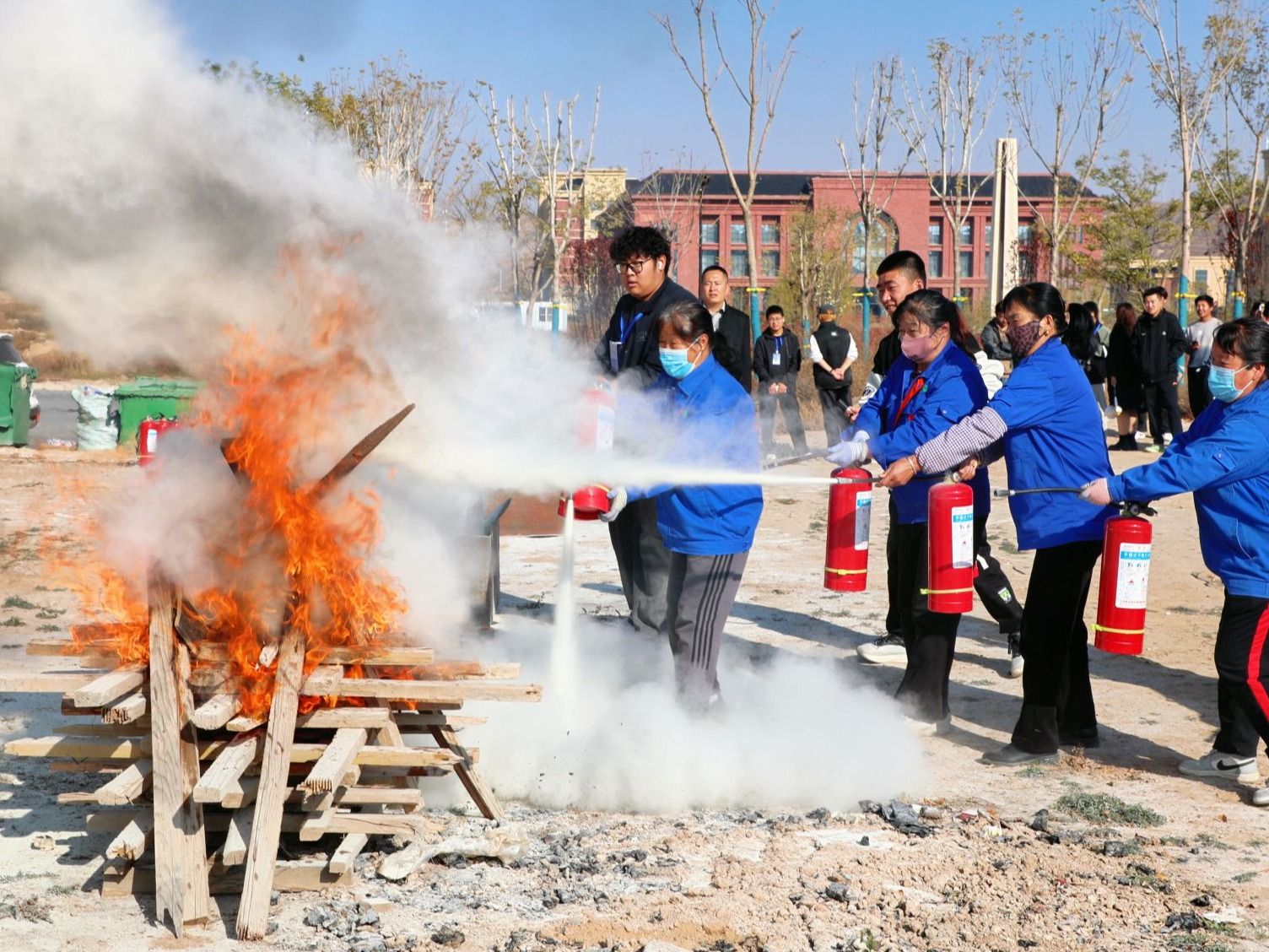 beat365在线唯一官网：强化消防灭火演练，筑牢校园安全防线