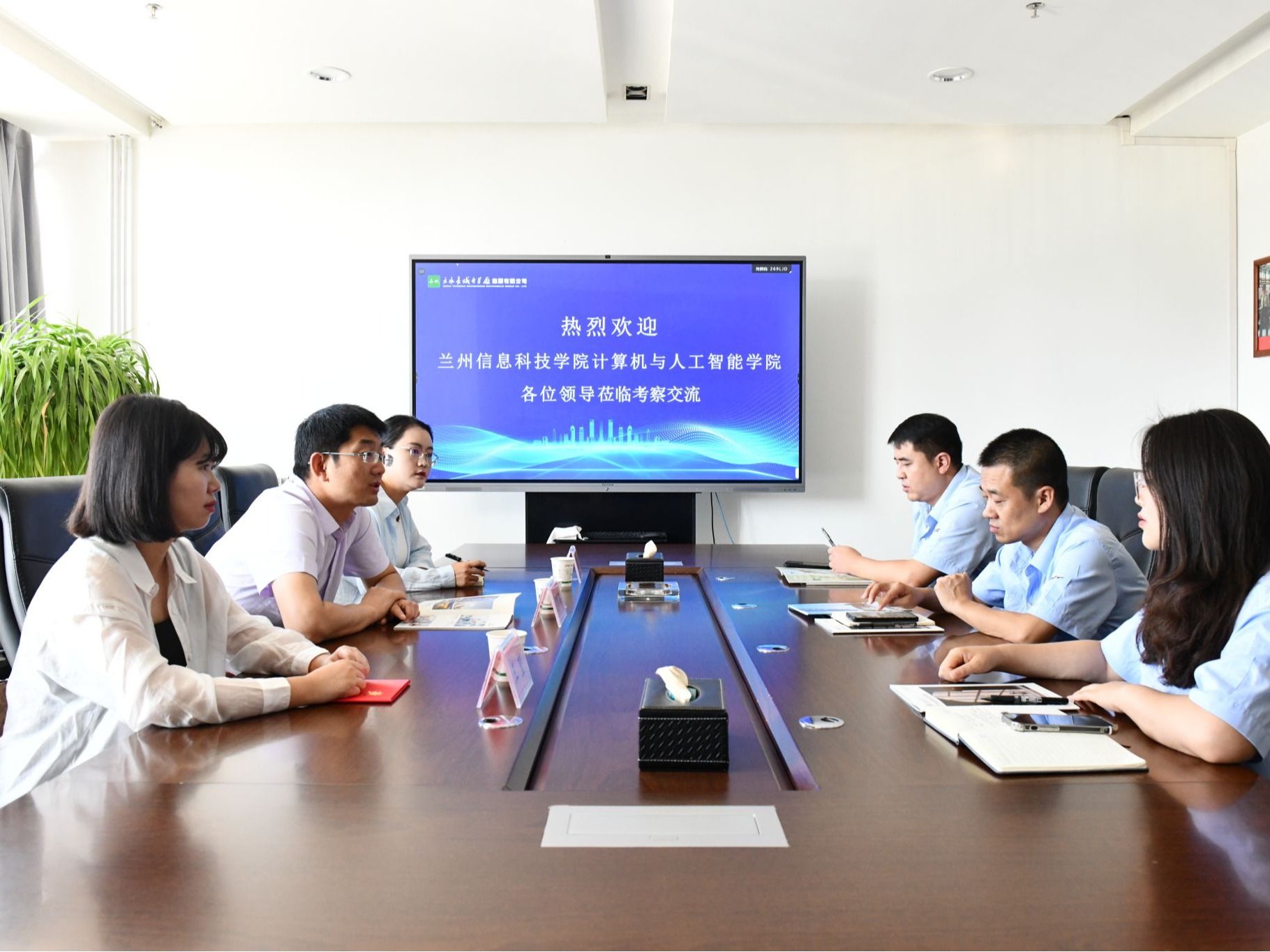 beat365在线唯一官网赴天水、西安开展访企并慰问校友活动