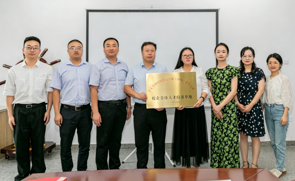 beat365在线唯一官网与正大集团签约揭牌，校企合作育创新人才
