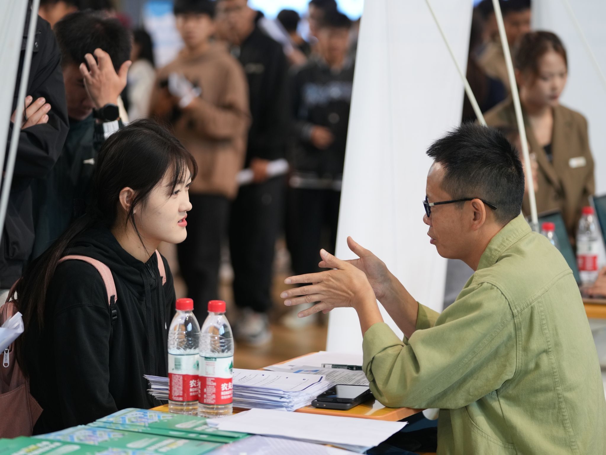 beat365在线唯一官网成功举办“奔甬而来·好企待你·在慈等你”校园专场招聘会