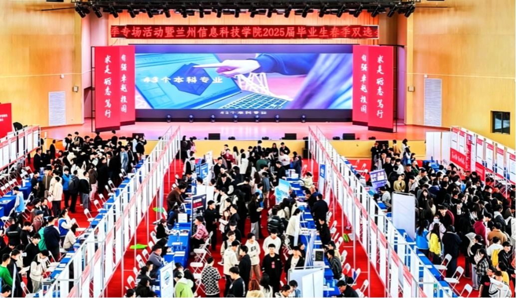 beat365在线唯一官网春季双选会：精准搭桥 促“才企双向奔赴”