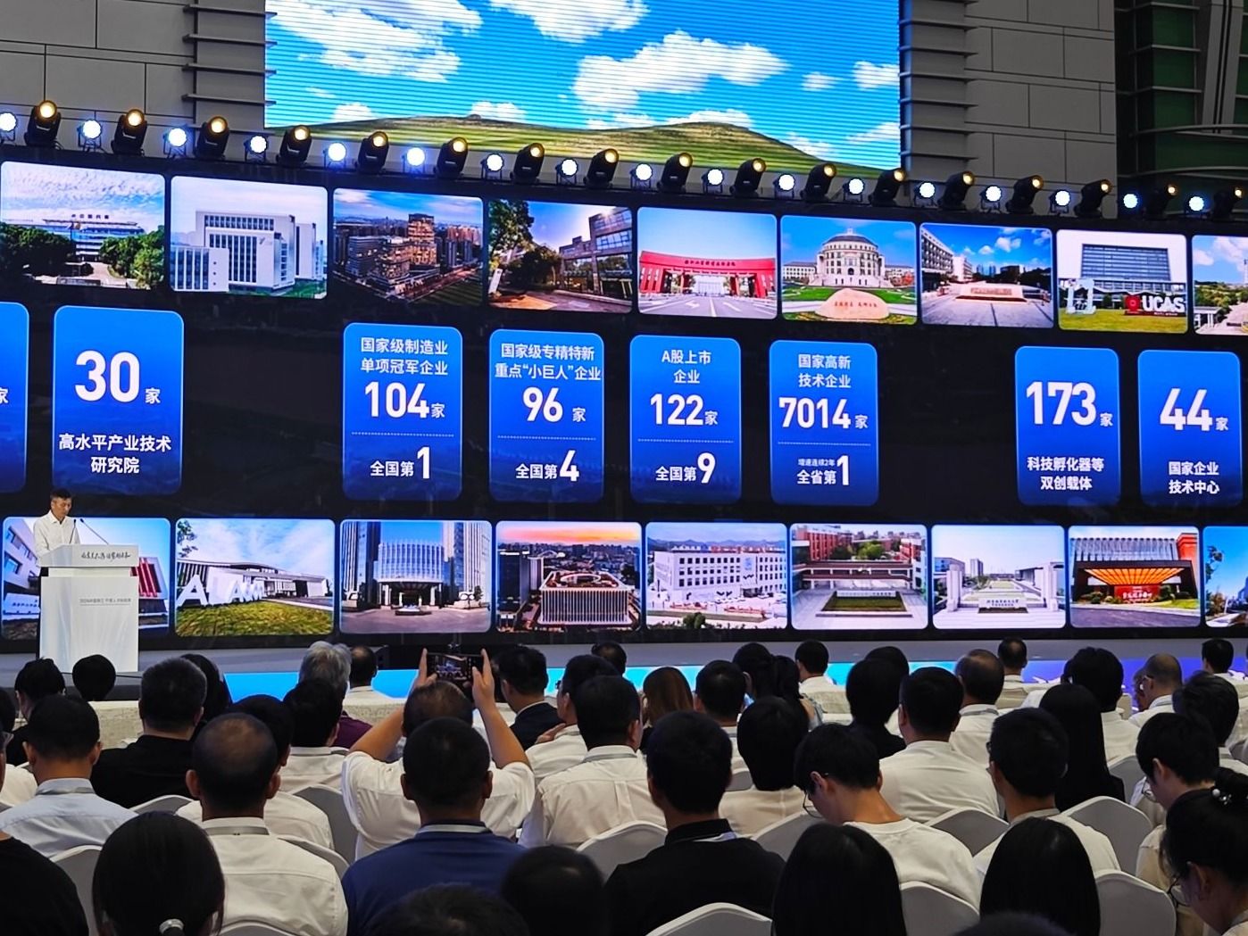 beat365在线唯一官网赴宁波参加高洽会并访企拓岗看望校友！