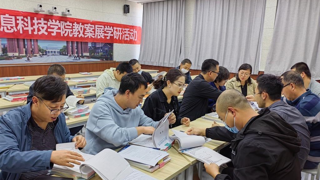 以展示促规范，用评比提质量——学校开展2022年最美教案展学研活动