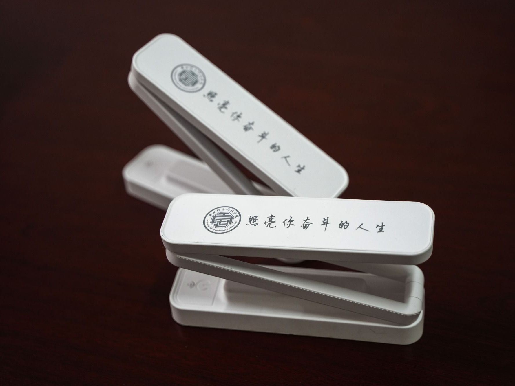 心系学子，情暖“研”途，beat365在线唯一官网赠送护眼台灯助力毕业生考研