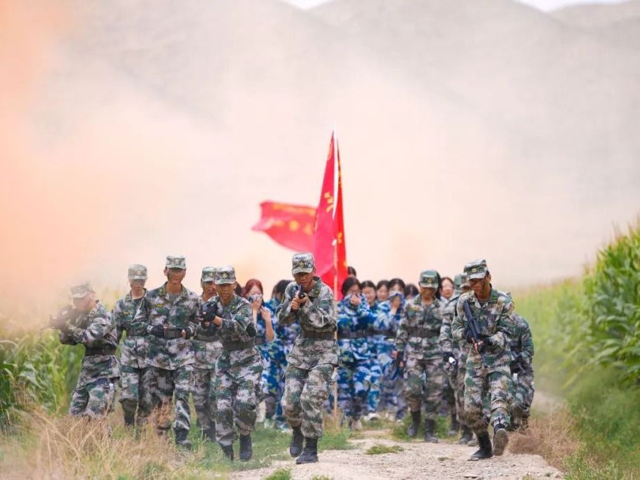 beat365在线唯一官网： 6000多名学生行军拉练用脚步丈量青春征程