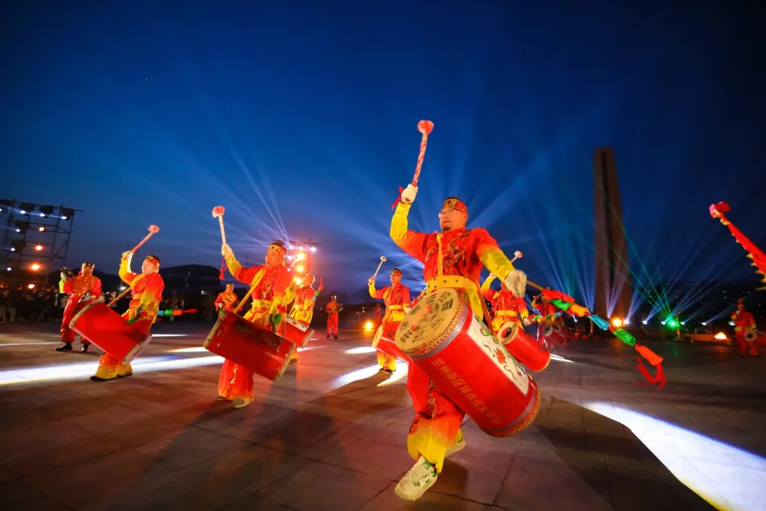 春季开学太平鼓表演